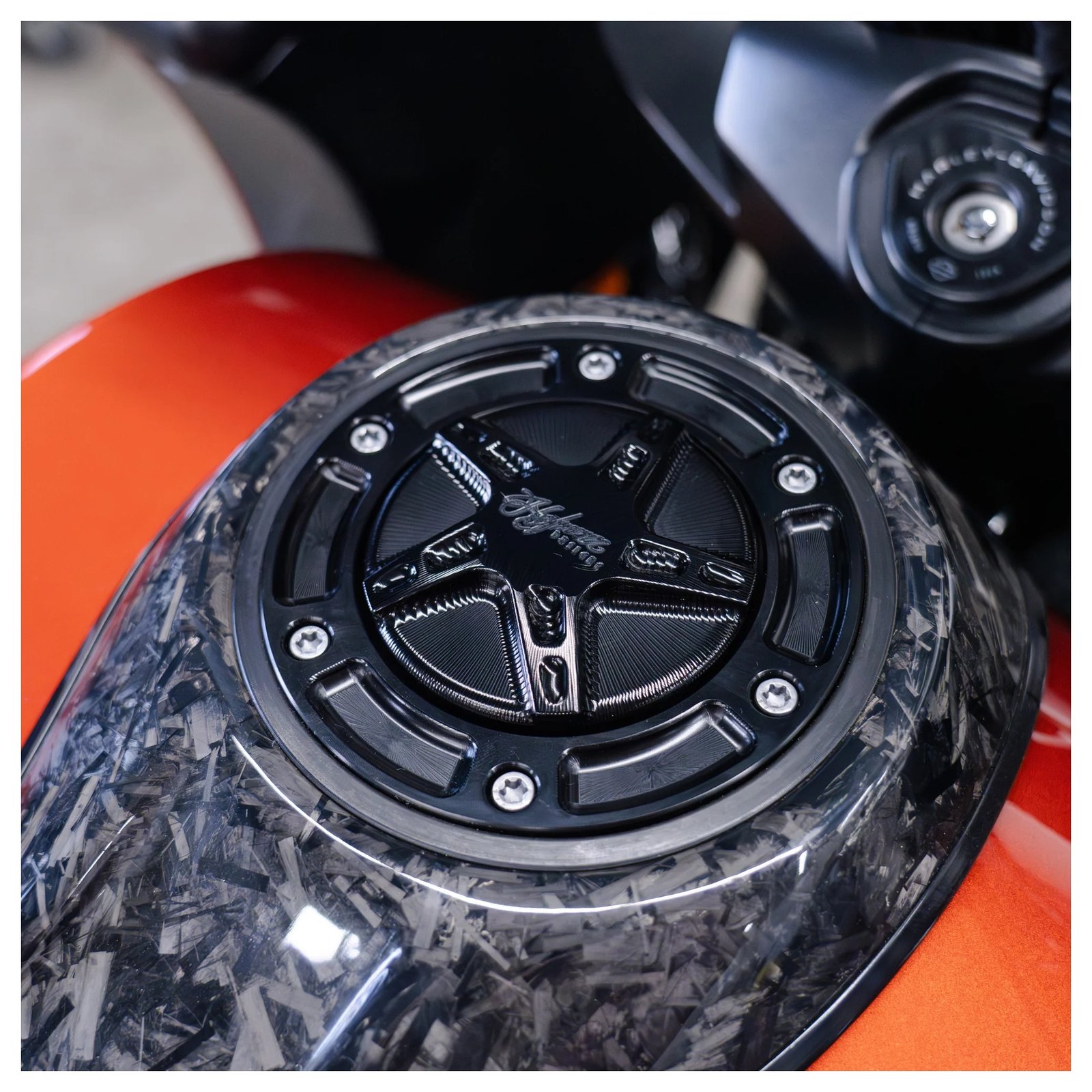 Hofmann Designs Directional 5 Spoke Gas Cap Assembly For Harley FLHX / FLTRX 2023-2026 - Image 2