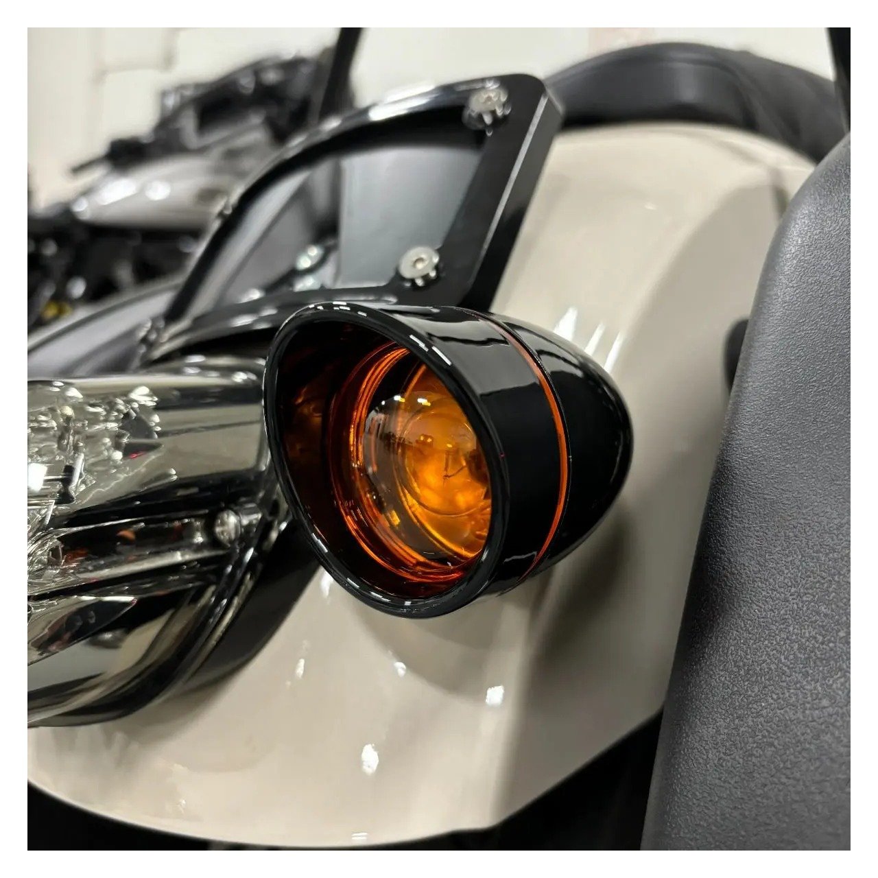 HogWorkz Bullet Style Turn Signal Visor Trim Rings And Lens For Harley - Image 3