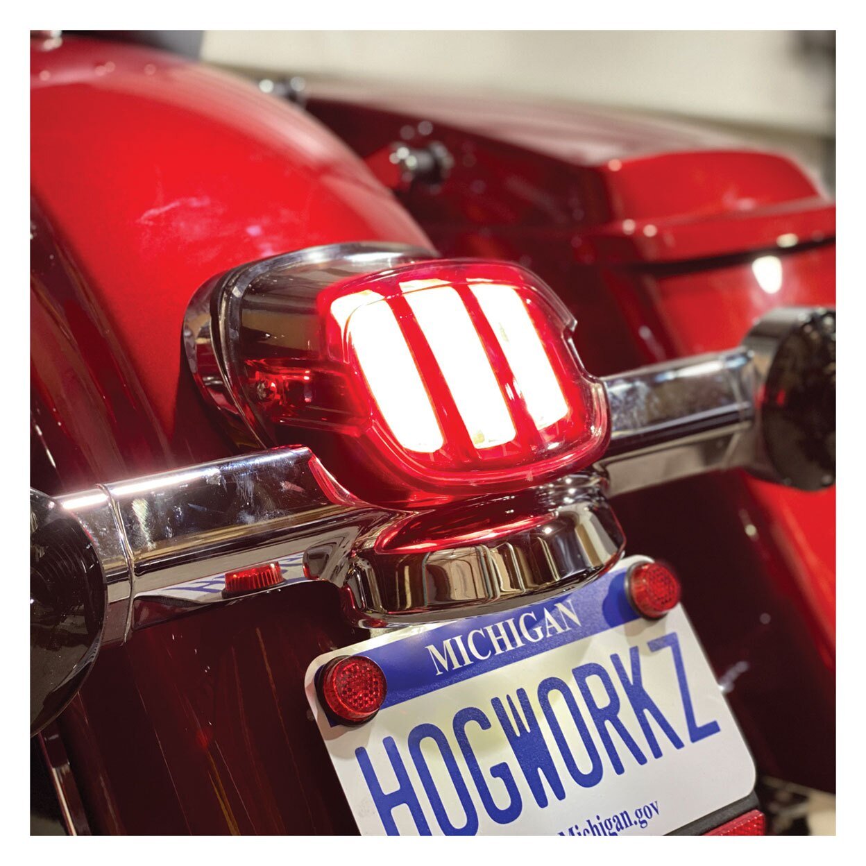 HogWorkz Ignitez Black/Smoke Led Taillight With Plate Light For Harley 1999-2026 - Image 5