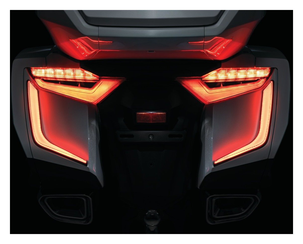 Kuryakyn Omni LED Rear Saddlebag Accents For Honda Gold Wing 2018-2026 - Image 3